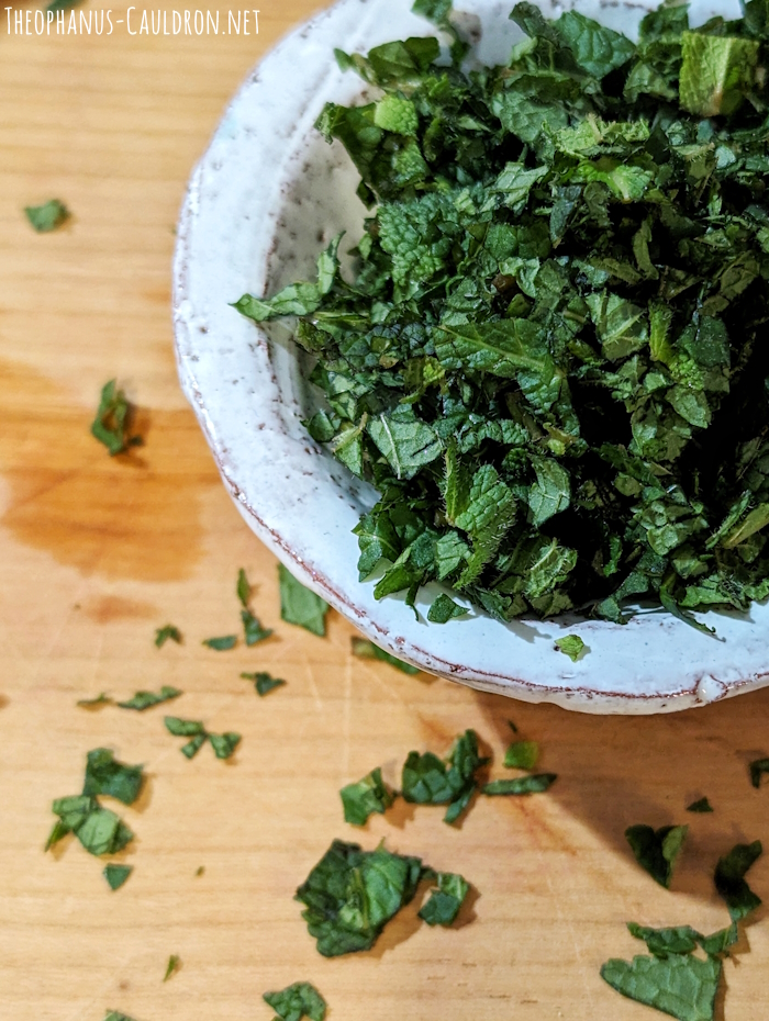 Freshly minced mint for an medieval salad recipe / side dish from the 13th century